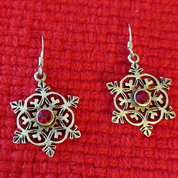 Filigree Silvertone Snowflake Earrings - Picture 1 of 7